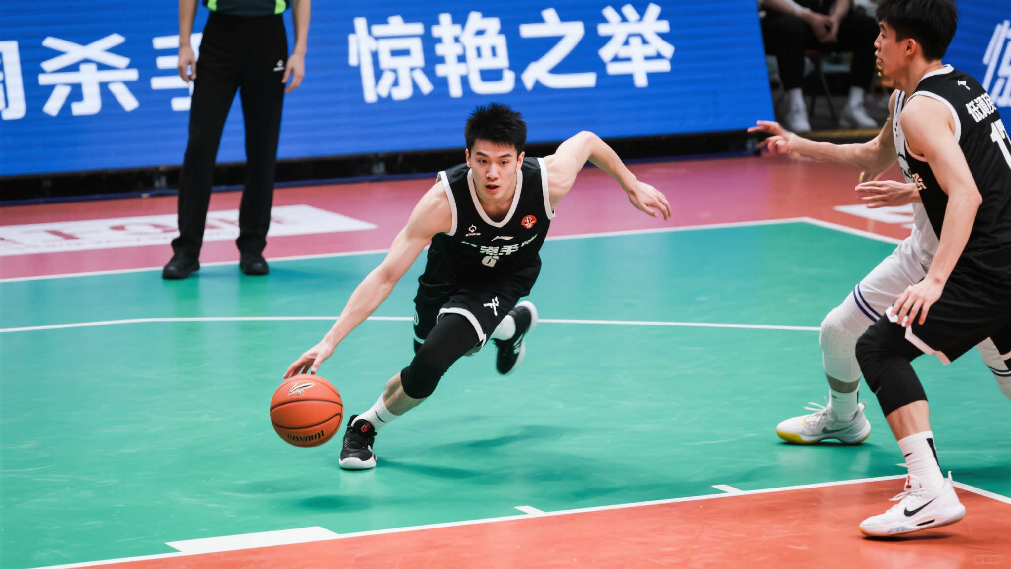 这个举动无疑彰显了他的自信以及想通过“惊艳之举”扭